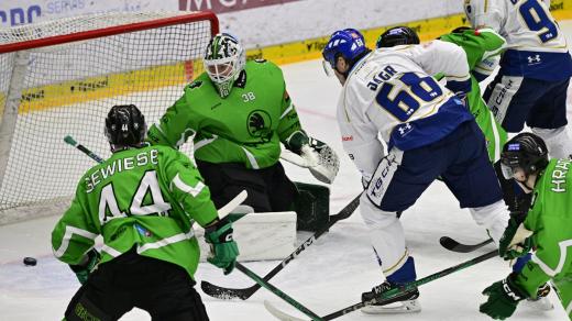 Dvaapadesátiletý Jaromír Jágr posunul vlastní rekord coby nejstarší střelec historie hokejové extraligy