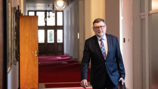 Zbyněk Stanjura (ODS) přichází na jednání vlády 25.9.2024