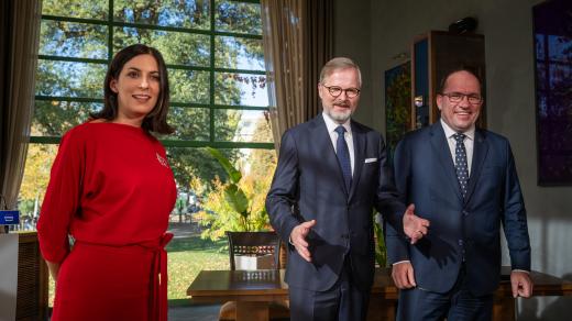 Zleva předsedkyně TOP 09 Markéta Pekarová Adamová, premiér a předseda ODS Petr Fiala a předseda KDU-ČSL Marek Výborný podepsali memorandum o společné kandidatuře v rámci koalice Spolu ve sněmovních volbách 2025