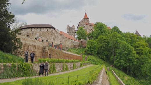 Nejkrásnější výhled na hrad Pernštejn