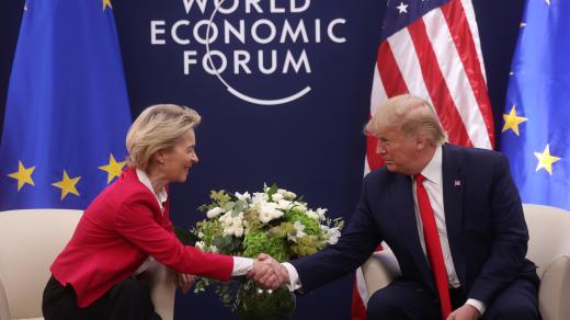 Ursula von der Leyenová a Donald Trump na Světovém ekonomickém fóru v Davosu (21. ledna 2020)