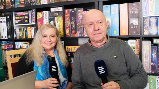 Vladislava Mlada Jirásková a Jan Jirásek v rozhlasové kavárně