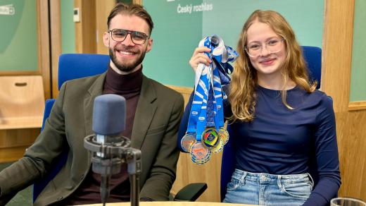 Jiří Klaban a Sofie Veselá ve studiu Českého rozhlasu Hradec Králové