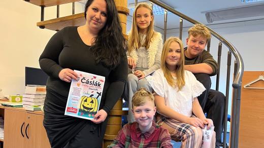 Redaktoři časopisu Čáslák se speciální pedagožkou Janou Teklovou