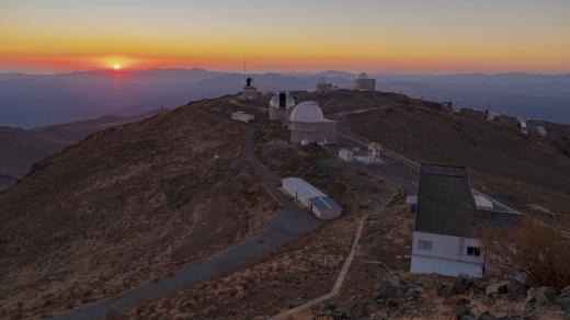 Úžasné fotografie Zdeňka Bardona zdobí novou knihu Bačkorový astronom