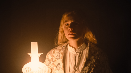 Emma Corrin ve snímku Nosferatu