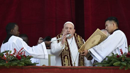 Papež František během vánočního poselství