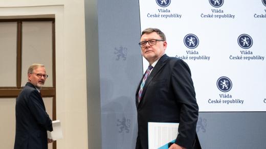 Petr Fiala a Zbyněk Stanjura na tiskové konferenci vlády