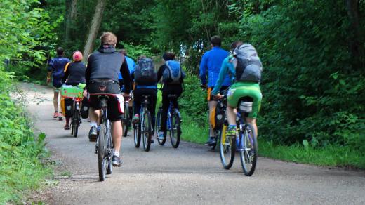 Cyklostezka, cyklisté, kolo