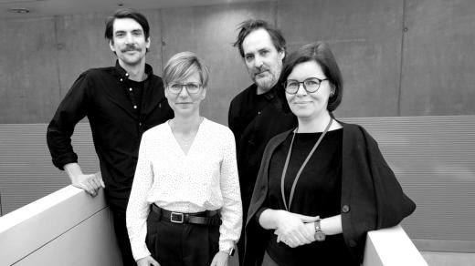 Karel Větrovský, Magdaléna Králová a Tereza Czesany Dvořáková v ArtCafé Davida Pomahače