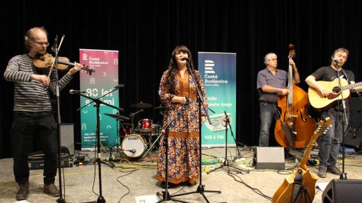 Kapela Obejváci ve studiovém sále Českého rozhlasu České Budějovice