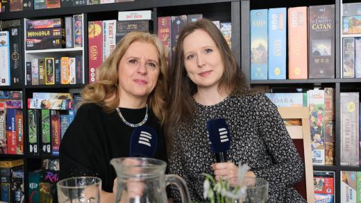 Zuzana Maléřová a Alžběta Mrva Bohdanová v rozhlasové kavárně