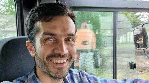 Starosta a architekt David Hlouch za volantem multikáry