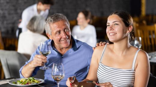 Velký věkový rozdíl mezi partnery. Kdy už je to problém?