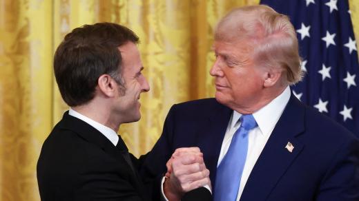 Americký prezident Donald Trump a francouzský prezident Emmanuel Macron v den tiskové konference v Bílém domě ve Washingtonu, 24. února 2025
