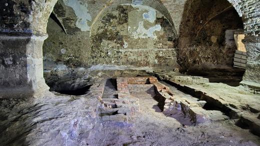 Základy historické varny objevené při rekonstrukci zámeckého pivovaru v Jindřichově Hradci