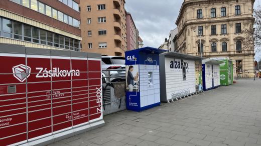 Samoobslužné výdejní boxy na ulici Lidická v Brně