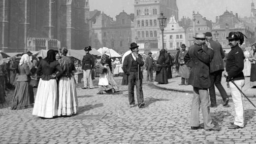 Na pořádek dohlíželi městští strážníci (1895)