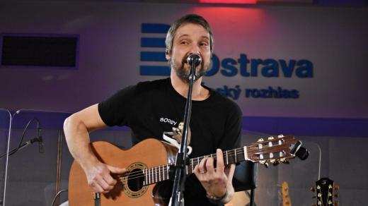 Vojta Šňupárek představil svůj sólový projekt Žába na prameni