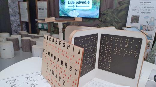 Na výstavě Lidé odvedle