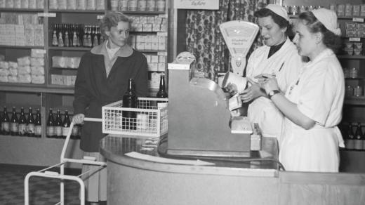 První samoobsluha, samoobslužný prodej v Husitské třídě na Žižkově (1955)