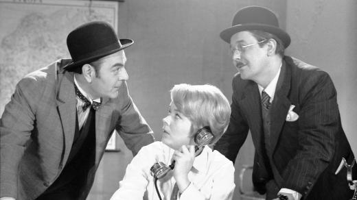 Zleva Josef Bláha, Jana Drbohlavová a Josef Viklář ve filmu Hříšní lidé města pražského