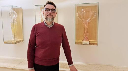 Jiří Přibyl vedle ceny Thálie, kterou dostal za ztvárnění titulní role v inscenaci FALSTAFF