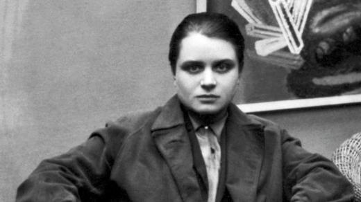 Malířka Toyen (vl. jm. Marie Čermínová) a Jindřich Štyrský na výstavě