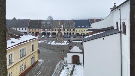 Výhled ze zvonice směrem na náměstí