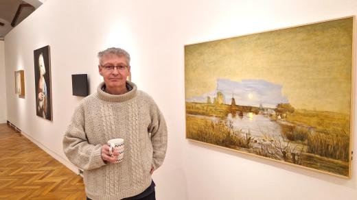 Malíř Martin Velíšek představuje v Alšově jihočeské galerii v Hluboké nad Vltavou své obrazy, v nichž cituje staré mistry