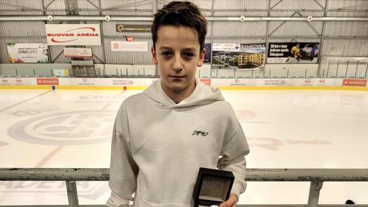 Mladý českobudějovický hokejista Michal Hruška získal ocenění za fair-play na olympiádě dětí a mládeže