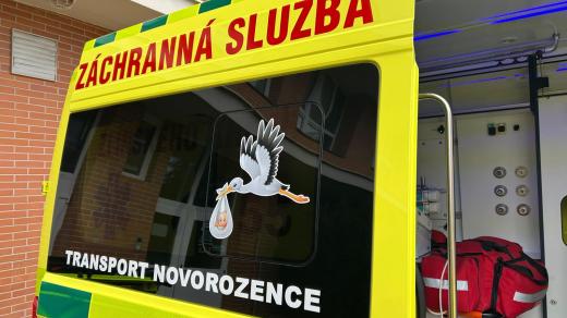 Zlín, sanitka pro převoz novorozenců