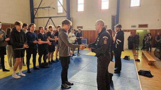 V Hradci Králové si mohli lidé vyzkoušet, jestli by jejich fyzická kondice stačila na práci u policie