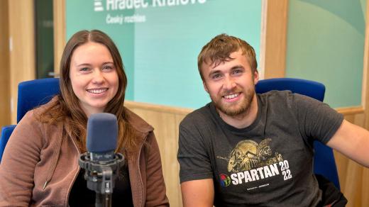 Veronika Hynková a Richard Hynek ve studiu Českého rozhlasu Hradec Králové