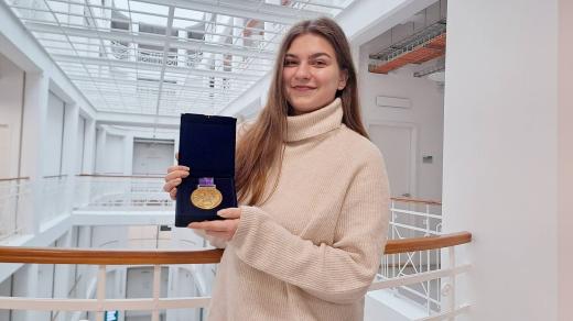 Patricie Škorpíková se zlatou medailí ze zimních světových univerzitních her v italském Turíně