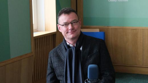 Robert Rusina ve studiu Českého rozhlasu Hradec Králové