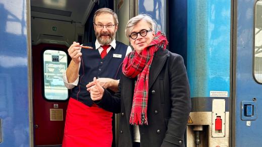 Vrchní Pavel Peterka a spisovatel Jaroslav Rudiš