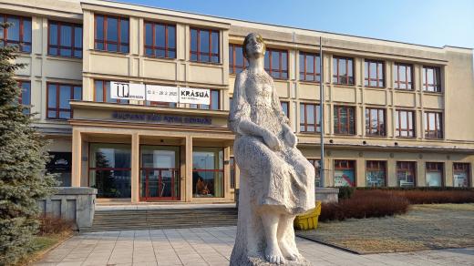 Socha Maryčky před kulturním domem