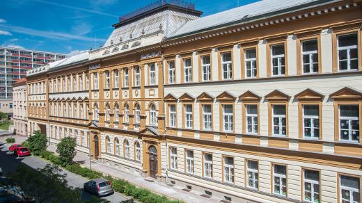 Základní škola Štefánikova v Pardubicích
