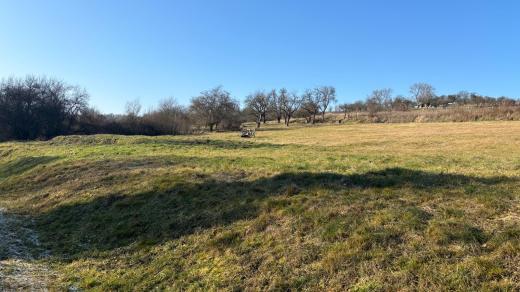 Předmětný pozemek, na kterém by se mělo stavět