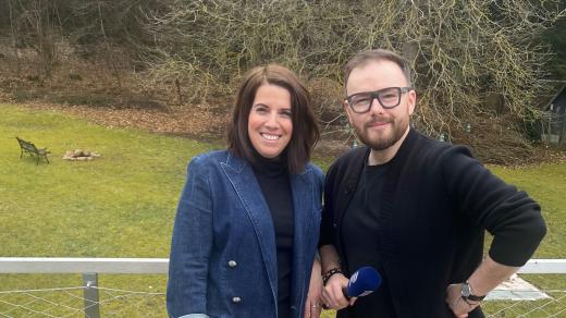 Jak se vám tu žije aneb aneb Jak se bydlí za městem. S Václavem Žmolíkem na návštěvě u Jana a Kateřiny Smigmatorových za Prahou