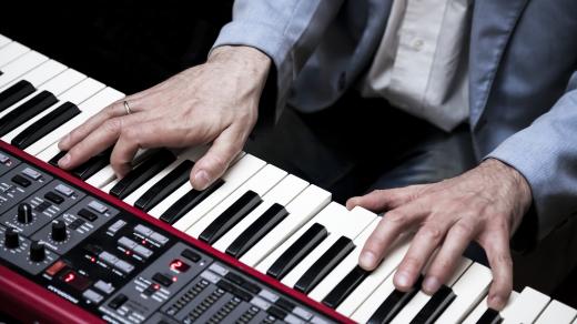 Hra na klávesy (Ilustrační obrázek)