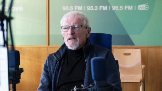 Jaroslav Kotrbáček ve studiu Českého rozhlasu Hradec Králové