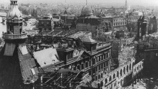 Centrum Drážďan po bombardování v únoru 1945