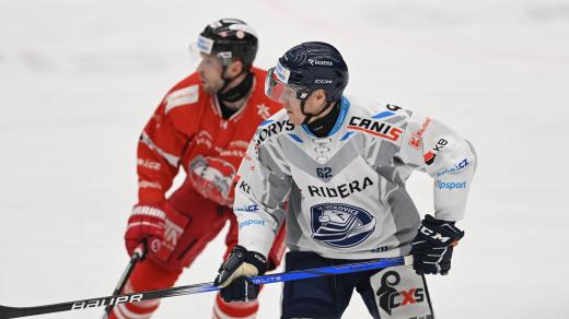 Robert Říčka z Vítkovic, v pozadí Jan Švrček z Olomouce