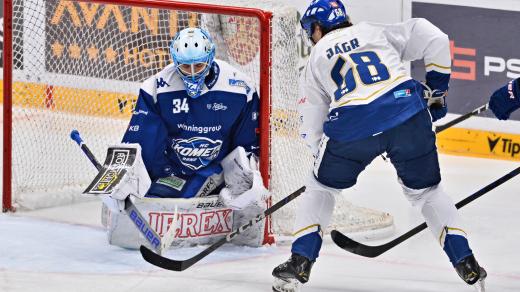 Jaromír Jágr v zápase s Kometou Brno