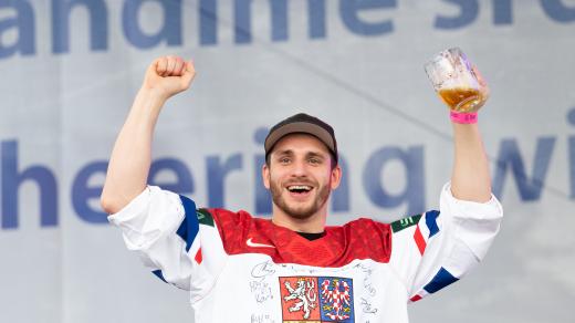 Ondřej Beránek při oslavě na Staroměstském náměstí