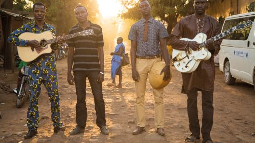 Songhoy Blues v dokumentu They Will Have To Kill Us First: Malian Music in Exile (2015)