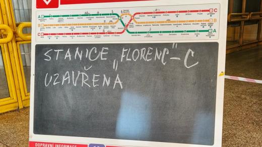 Stanice metra Florenc je uzavřena kvůli havárii vody