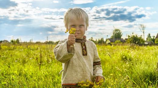 Chlapec v tradiční ruské košili